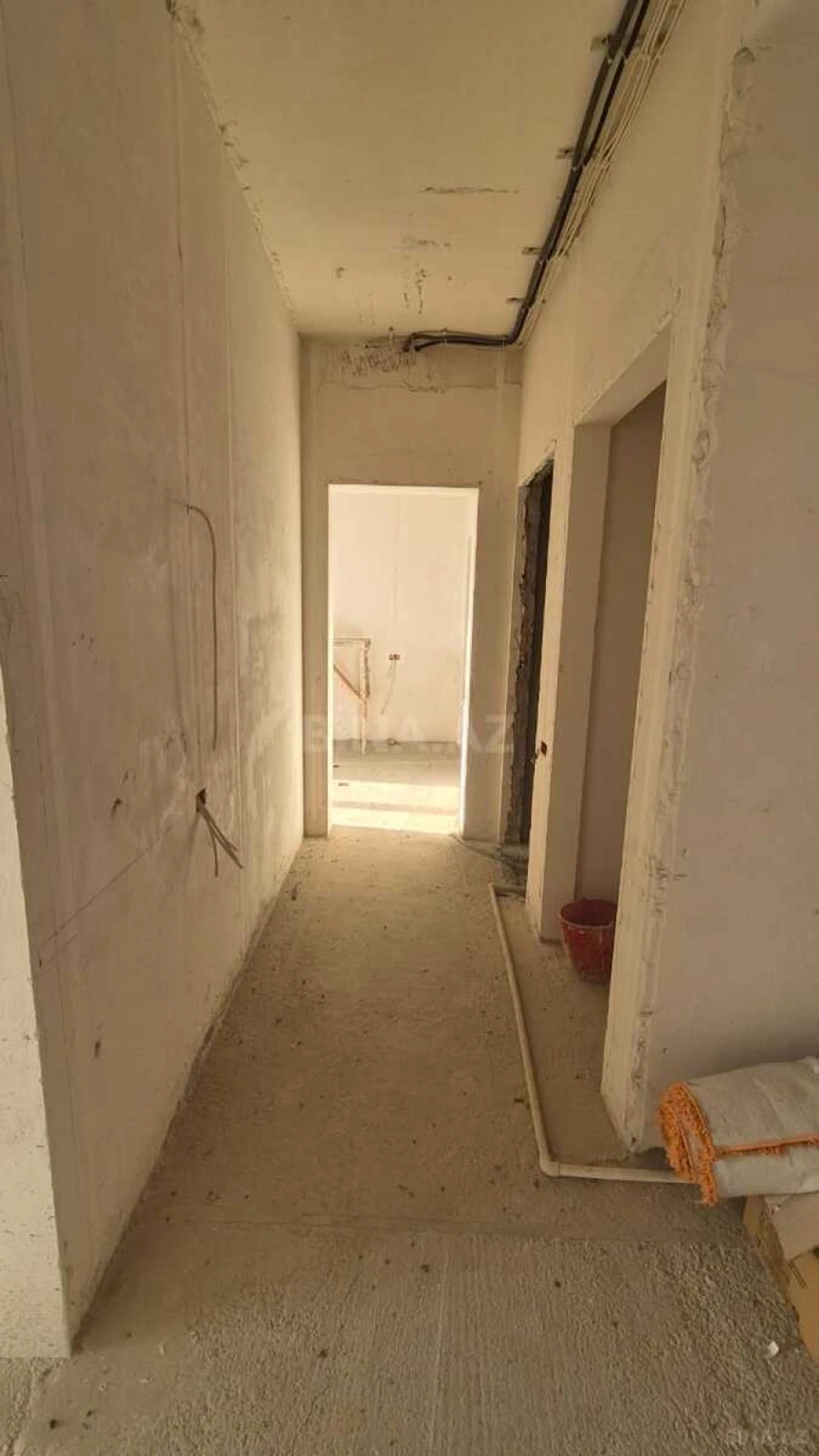 Satılır 4 otaqlı mənzil 107 m²