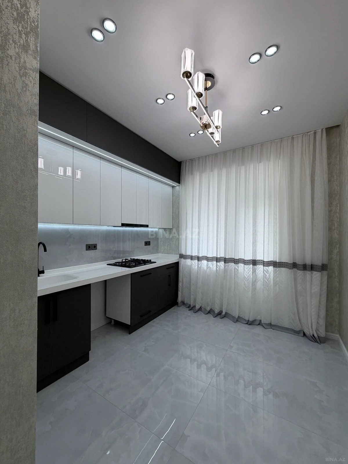 Satılır 2 otaqlı mənzil 71 m²