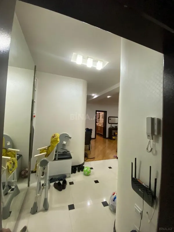 Satılır 2 otaqlı mənzil 110 m²