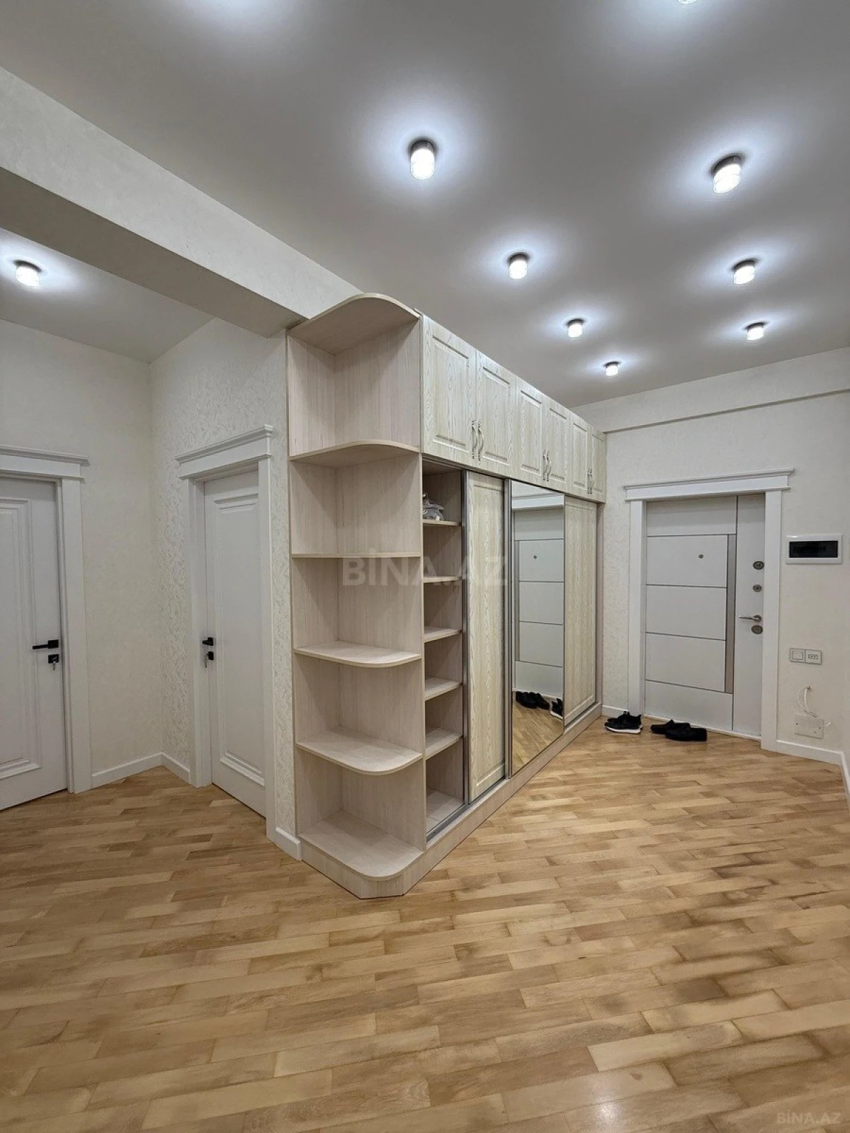 Satılır 3 otaqlı mənzil 106 m²
