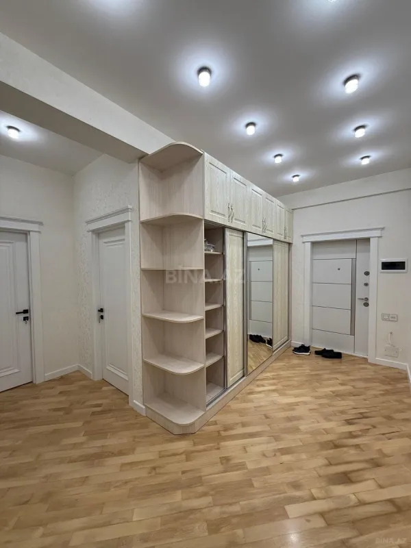Satılır 3 otaqlı mənzil 106 m²