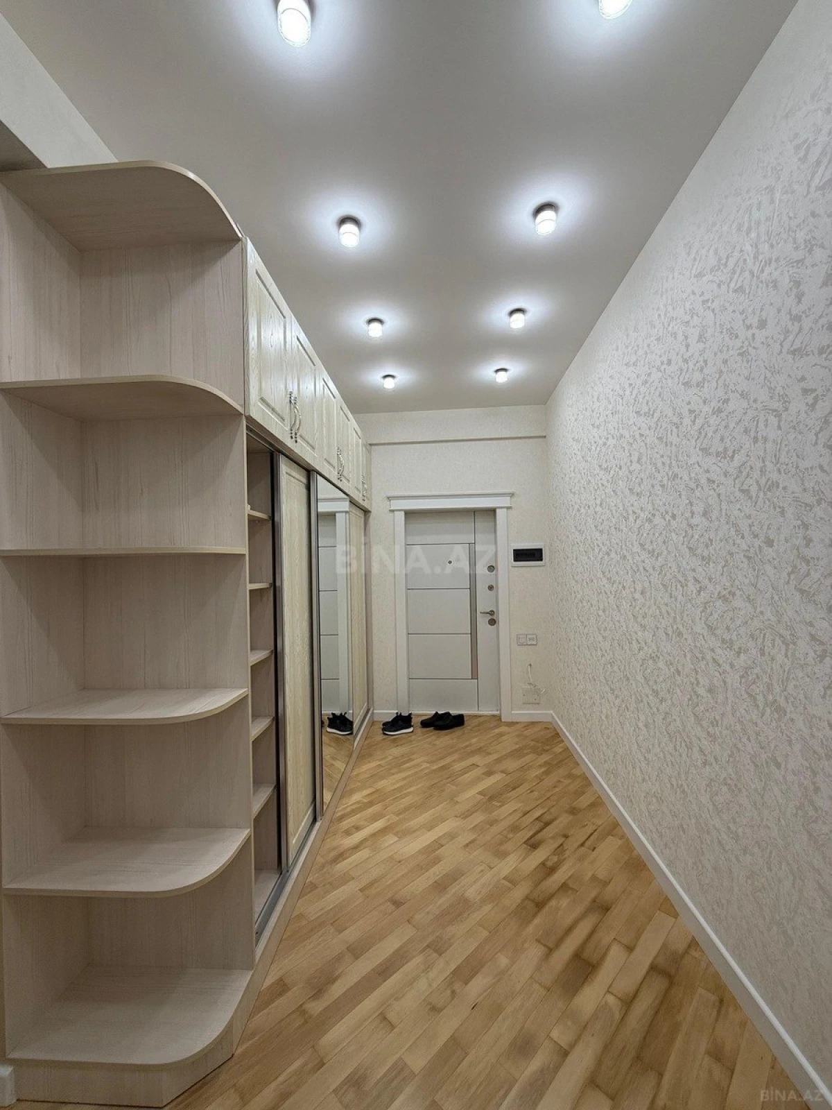 Satılır 3 otaqlı mənzil 106 m²