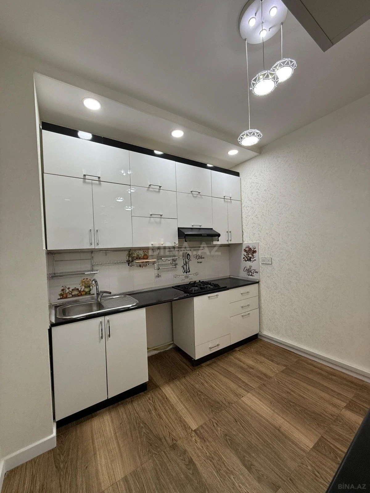 Satılır 3 otaqlı mənzil 106 m²