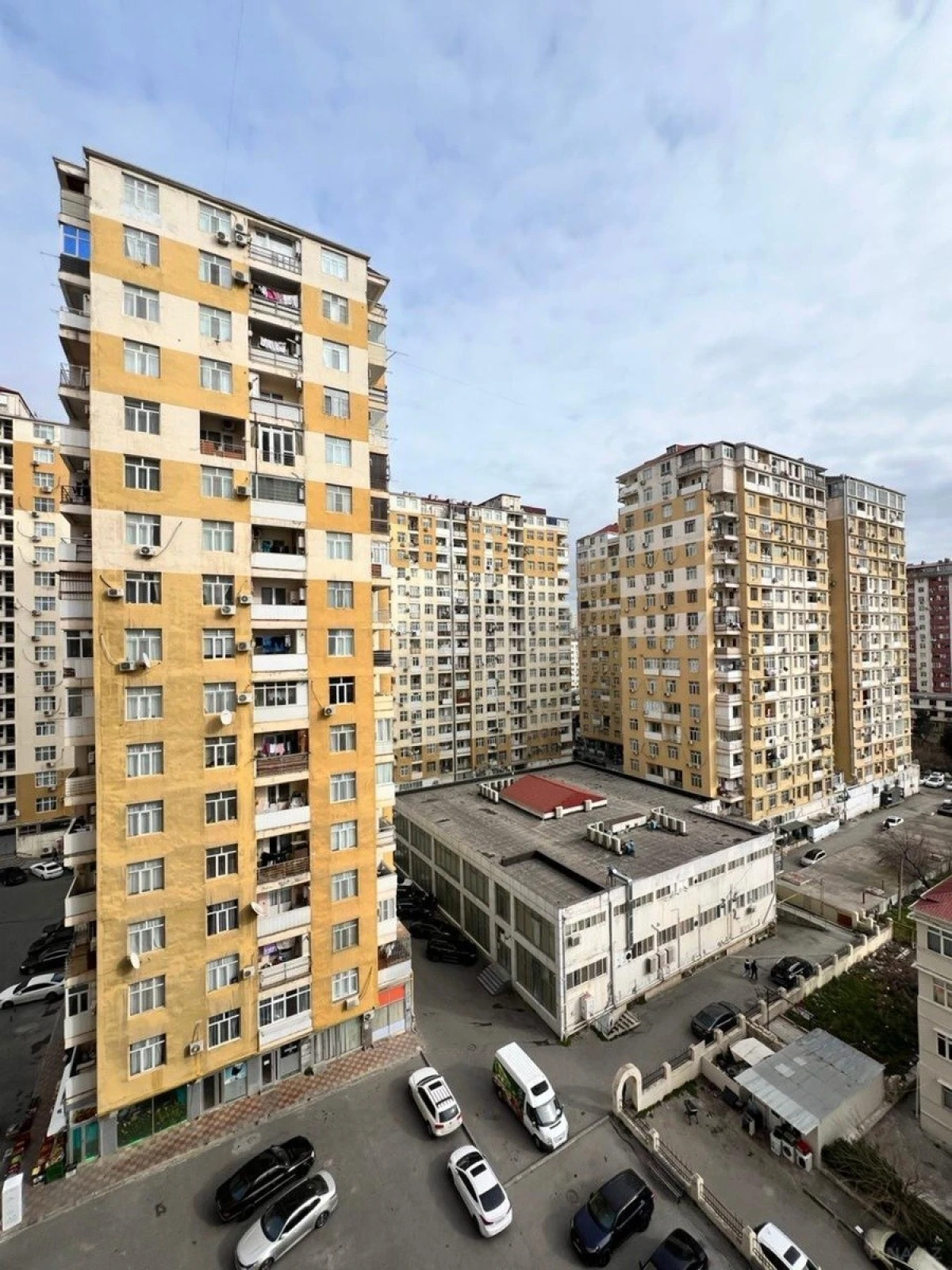 Satılır 3 otaqlı mənzil 106 m²