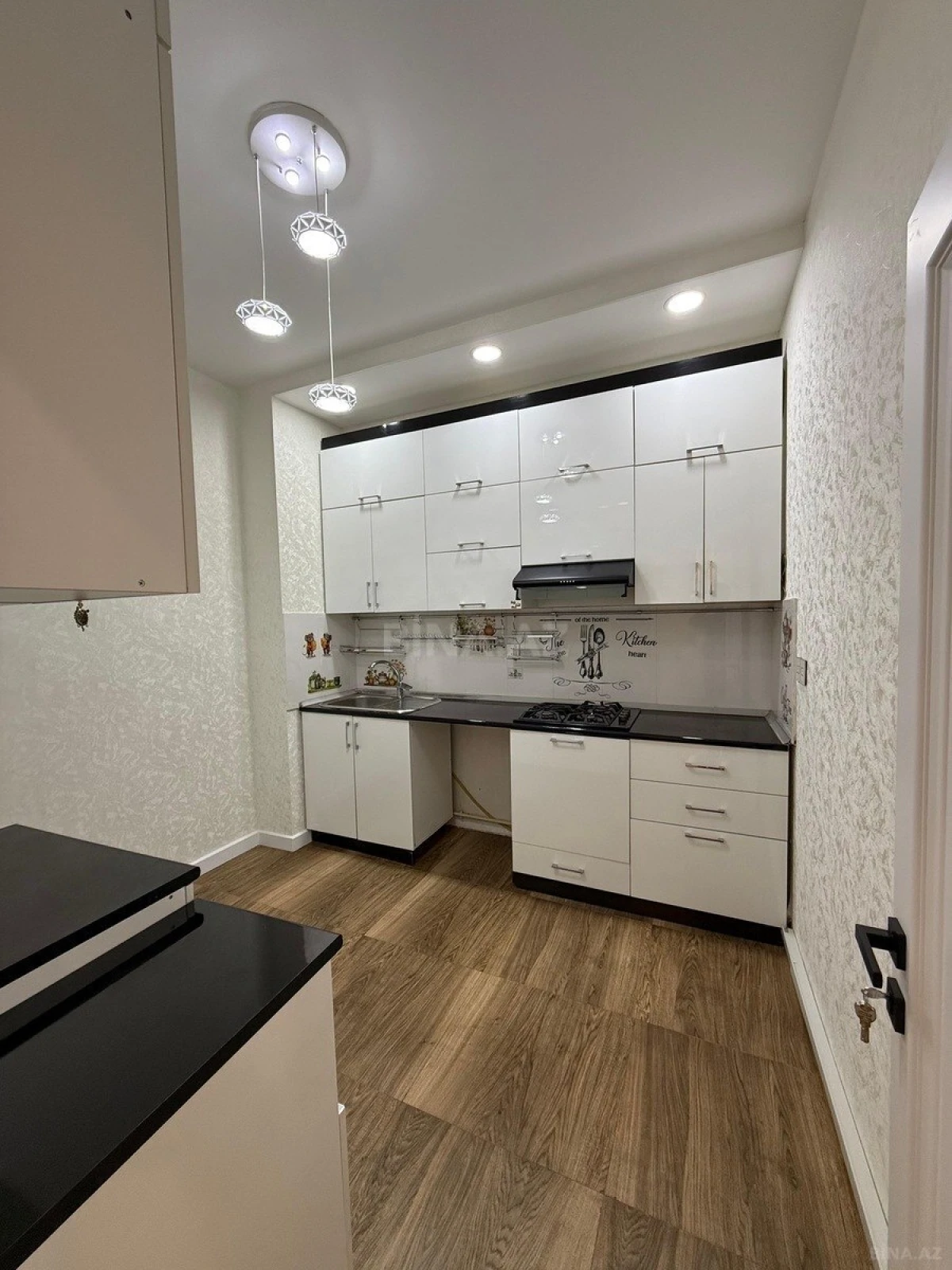 Satılır 3 otaqlı mənzil 106 m²