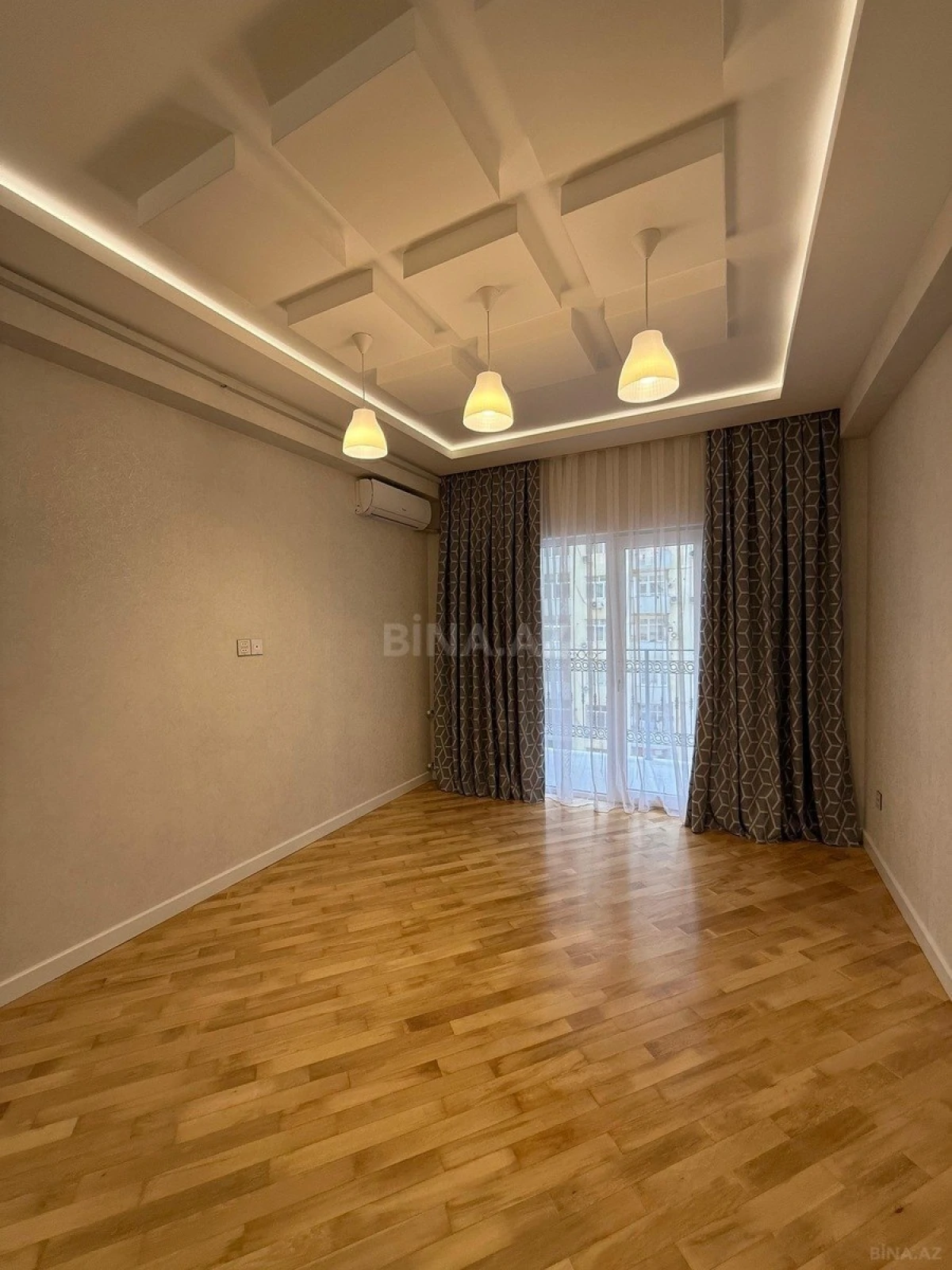 Satılır 3 otaqlı mənzil 106 m²