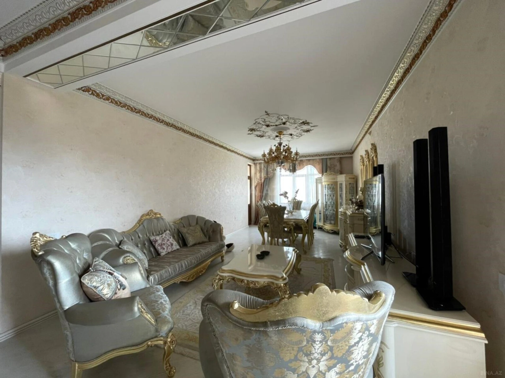 Satılır 3 otaqlı mənzil 214 m²