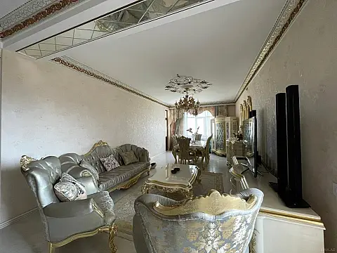 Satılır 3 otaqlı mənzil 214 m²