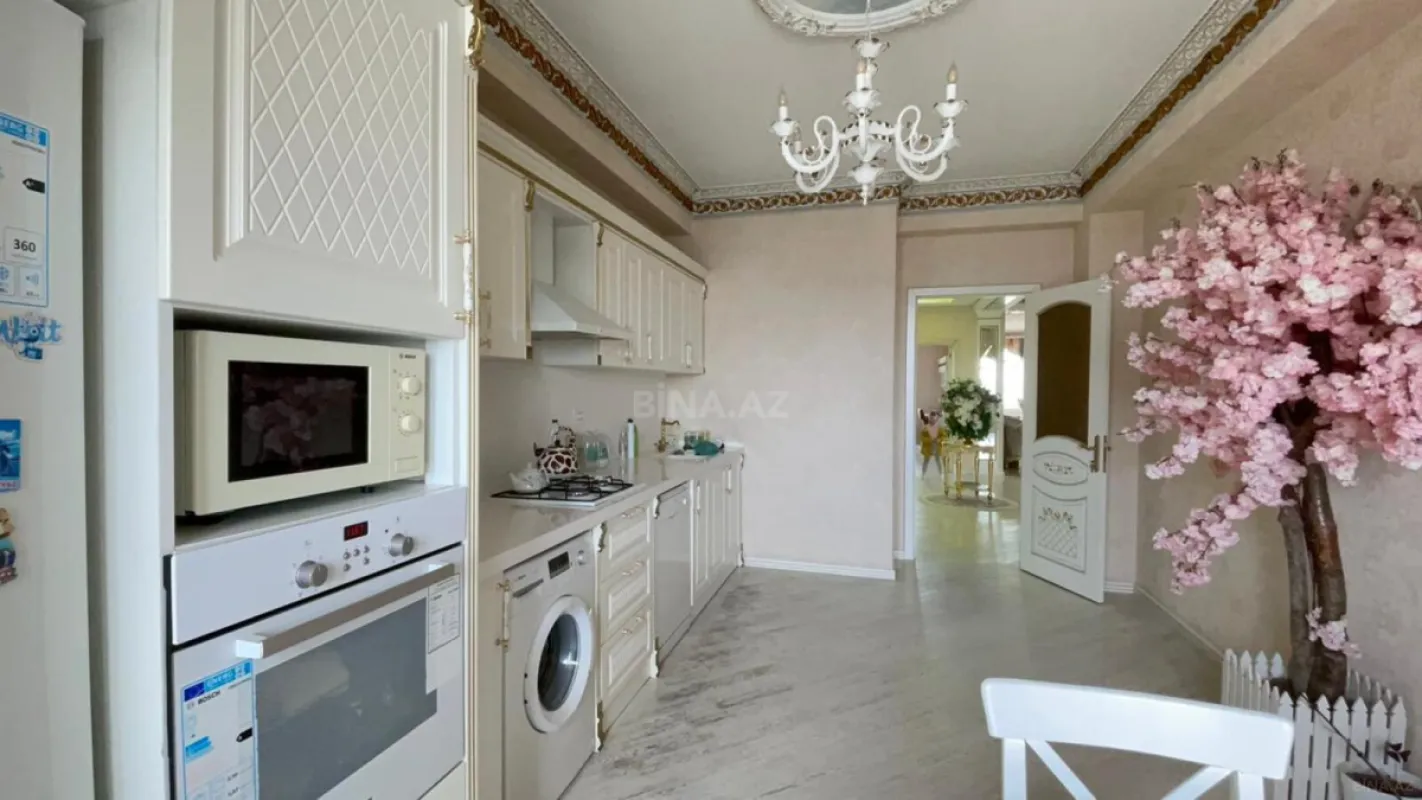 Satılır 3 otaqlı mənzil 214 m²