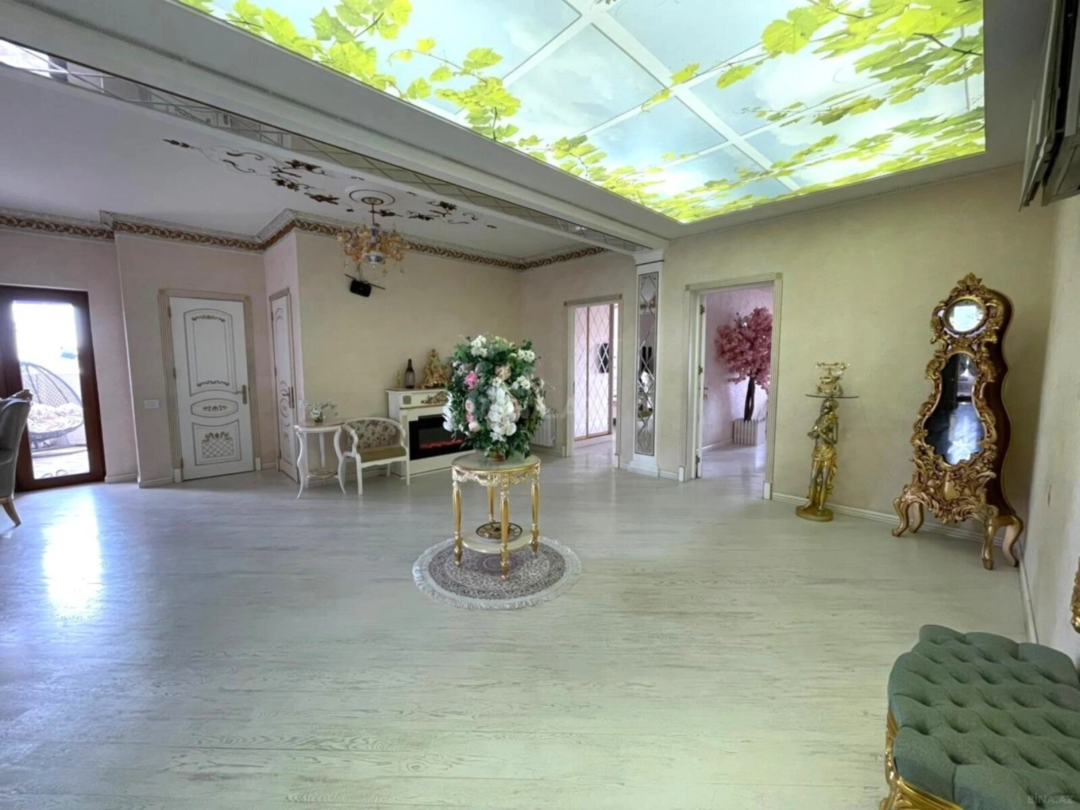 Satılır 3 otaqlı mənzil 214 m²