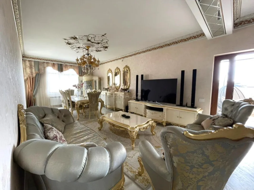 Satılır 3 otaqlı mənzil 214 m²