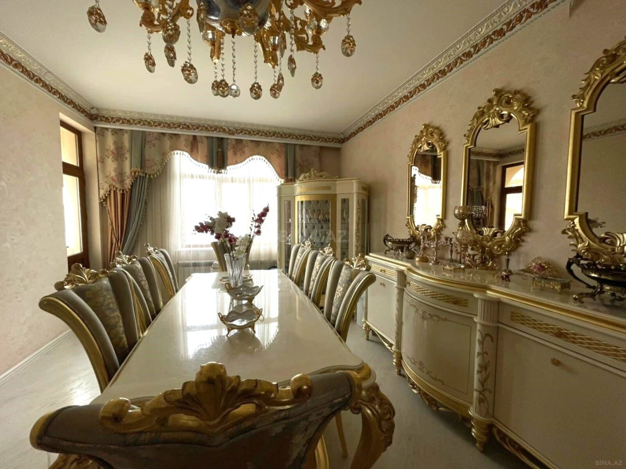 Satılır 3 otaqlı mənzil 214 m²