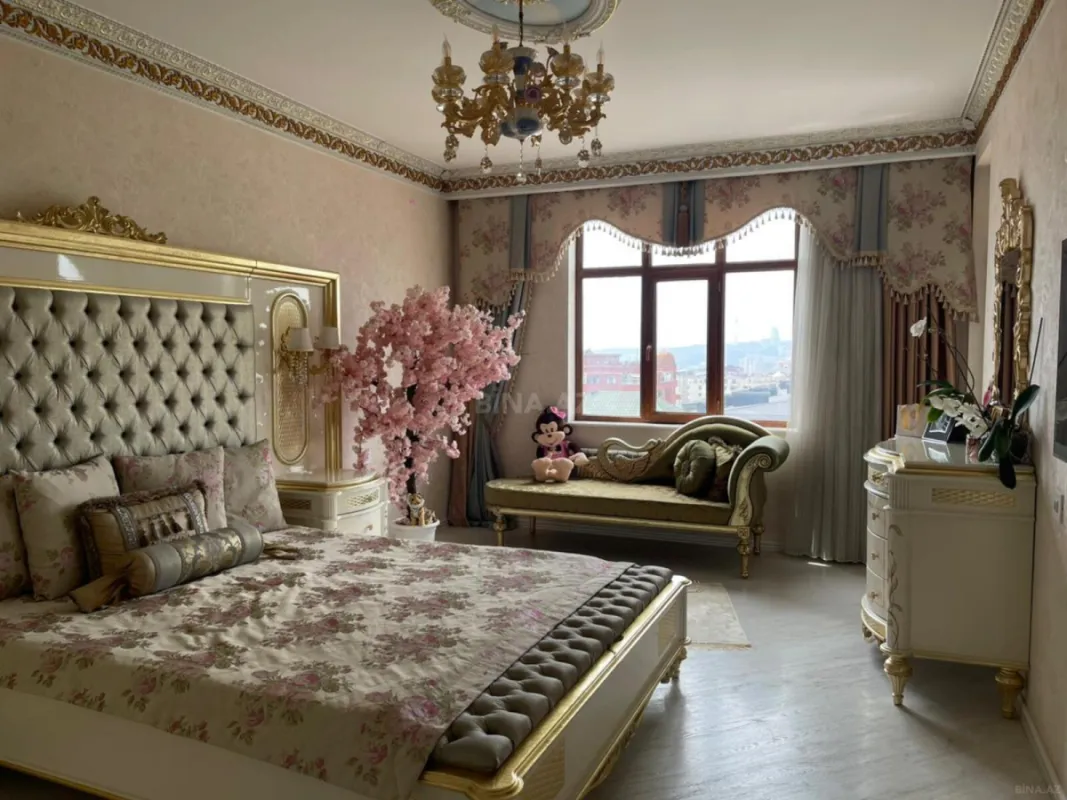 Satılır 3 otaqlı mənzil 214 m²