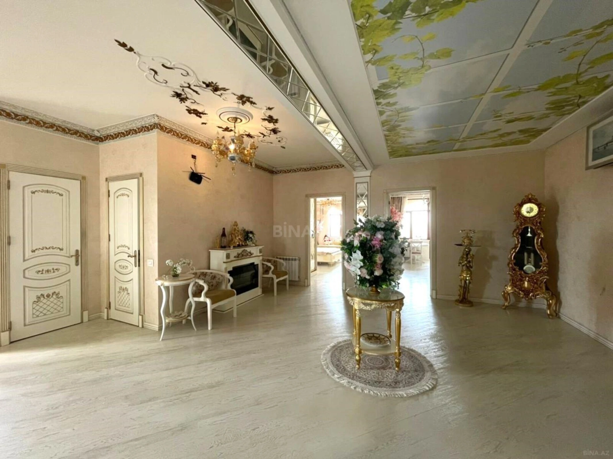 Satılır 3 otaqlı mənzil 214 m²