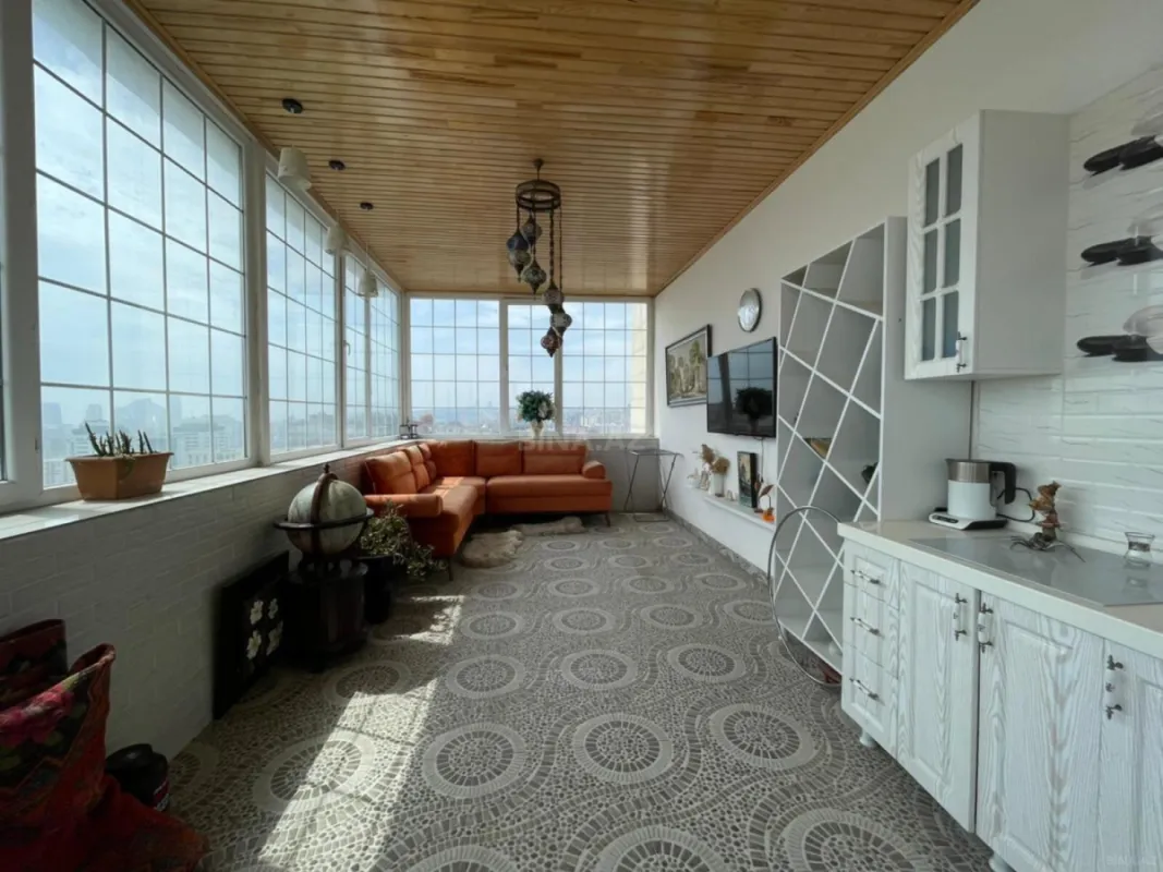 Satılır 3 otaqlı mənzil 214 m²