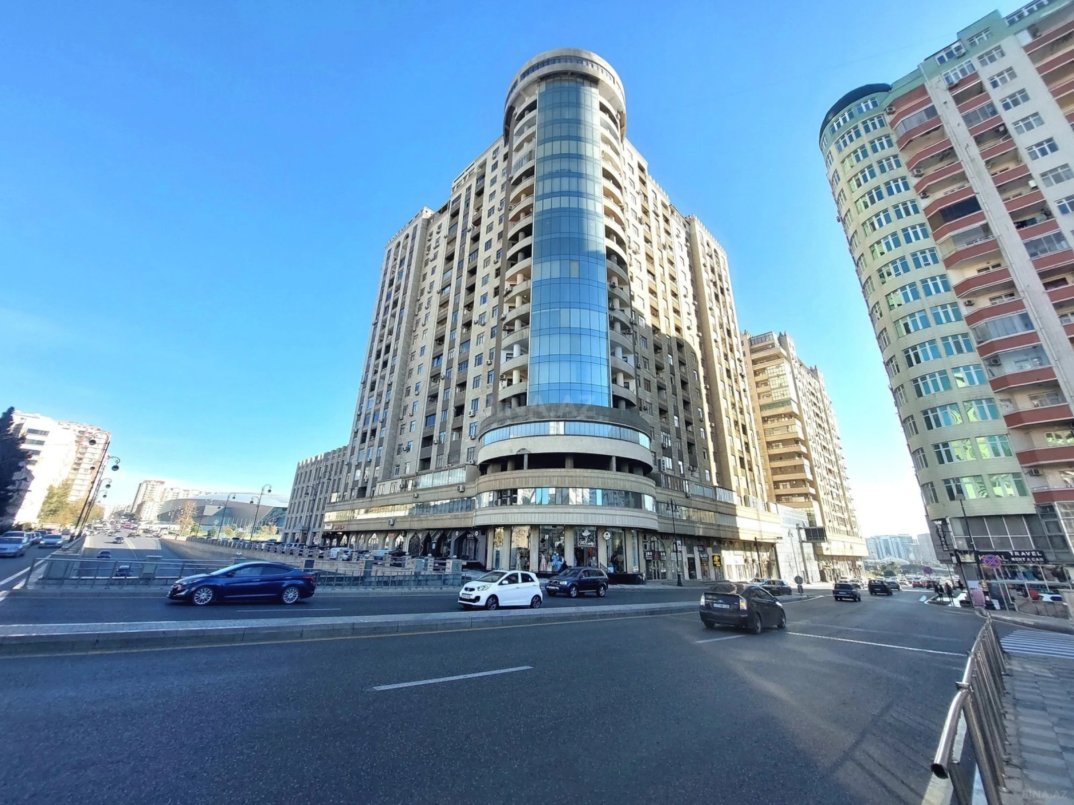 Satılır 3 otaqlı mənzil 214 m²