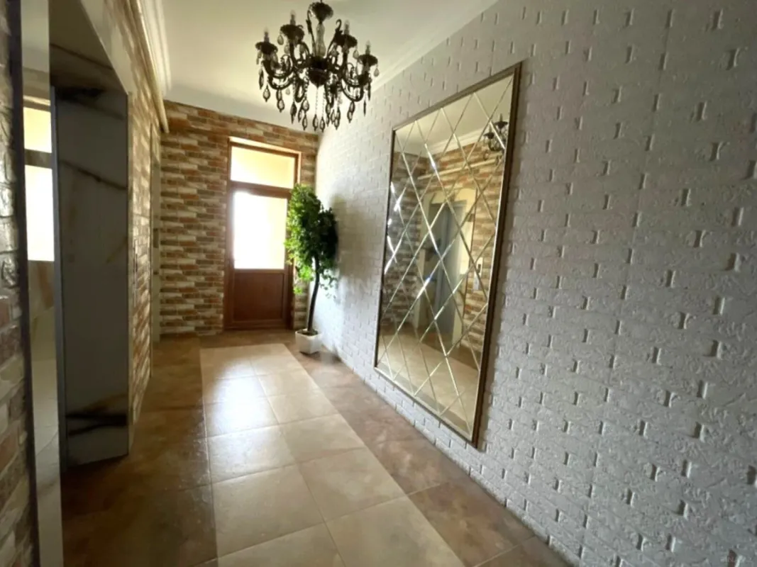 Satılır 3 otaqlı mənzil 214 m²