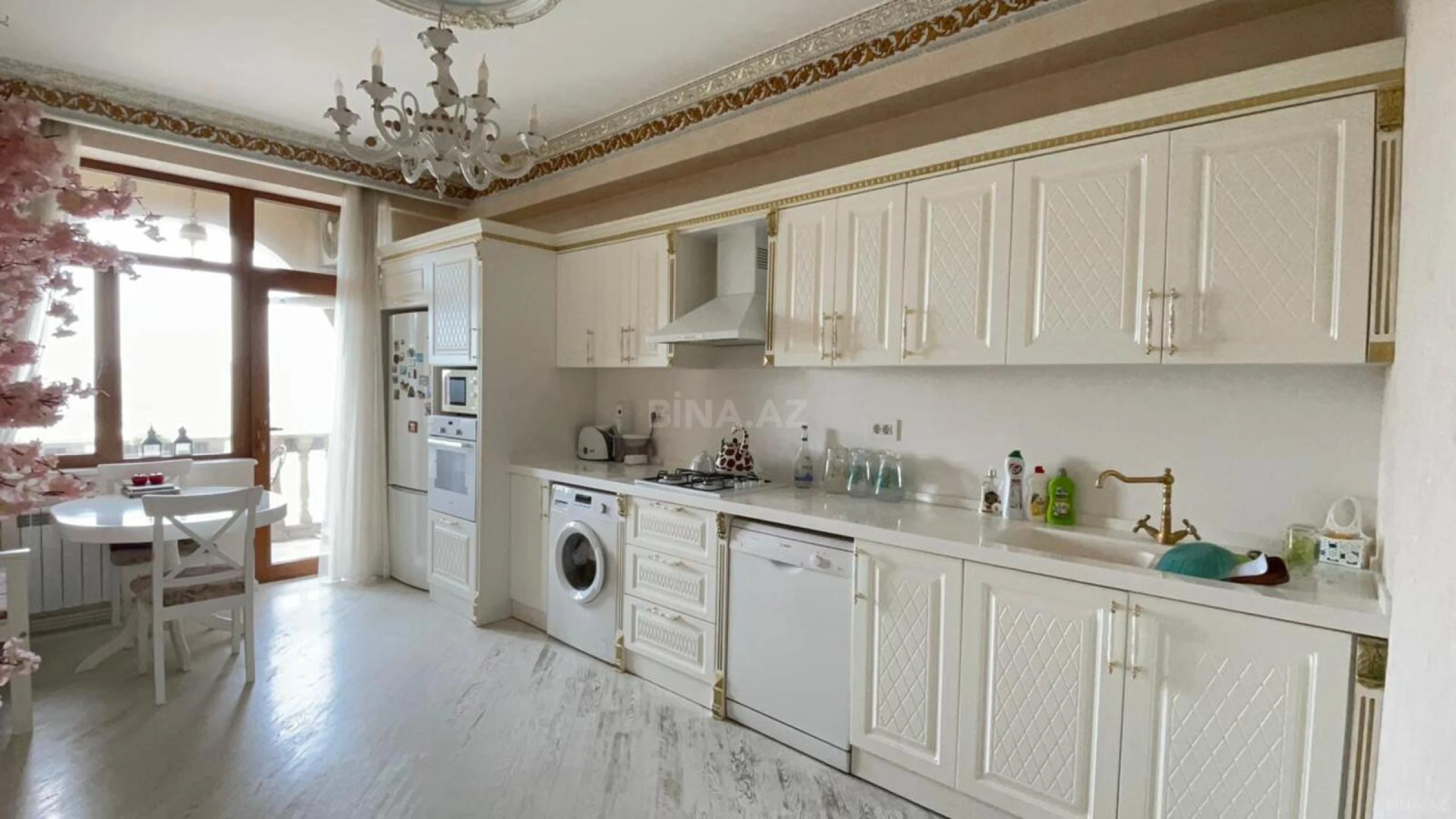 Satılır 3 otaqlı mənzil 214 m²