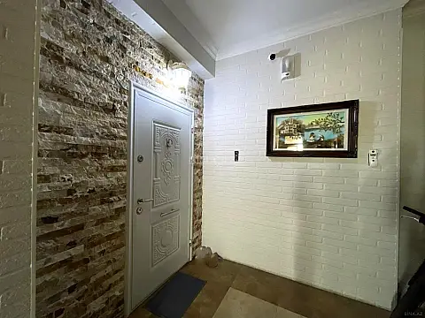 Satılır 3 otaqlı mənzil 214 m²