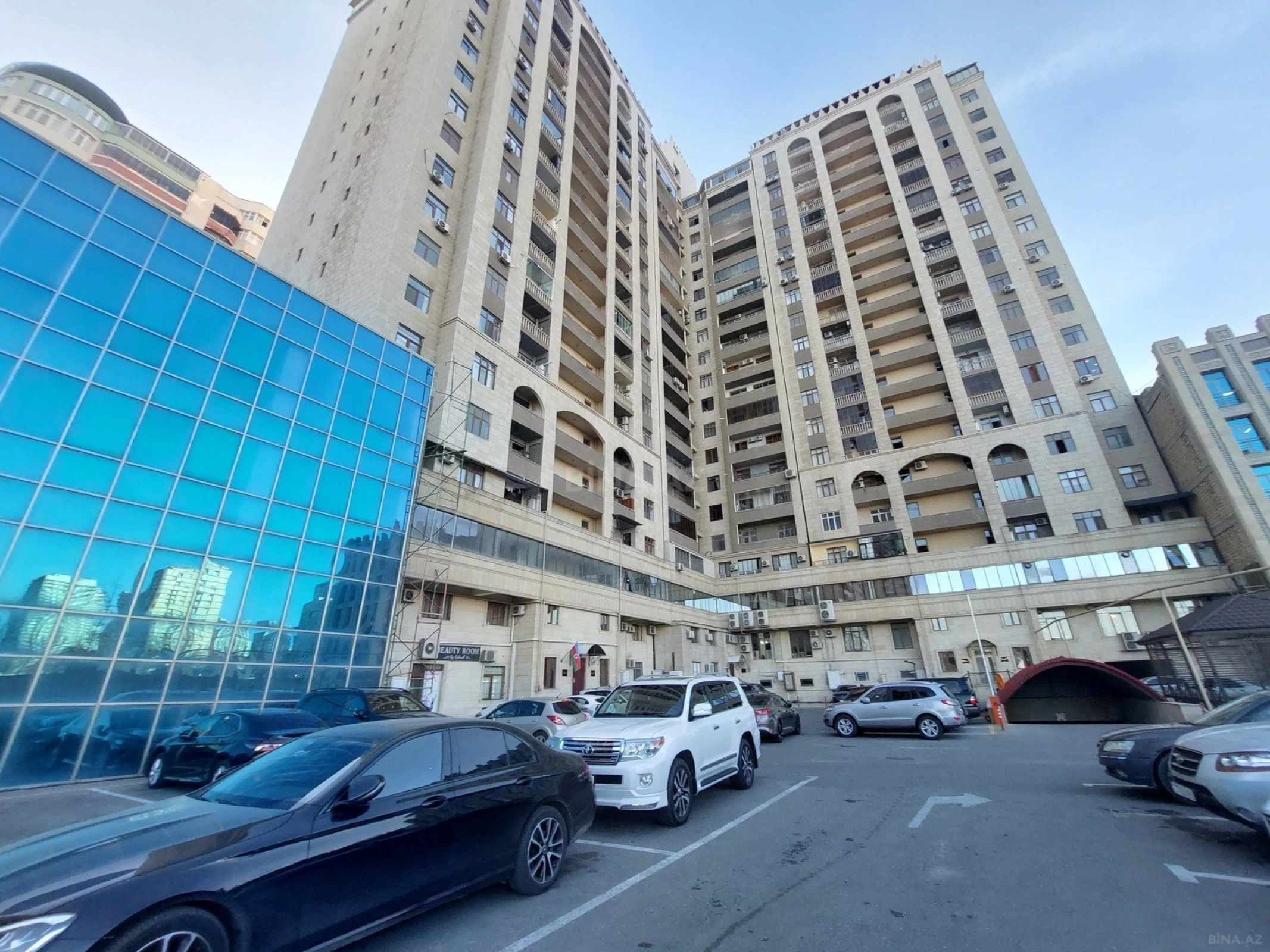 Satılır 3 otaqlı mənzil 214 m²