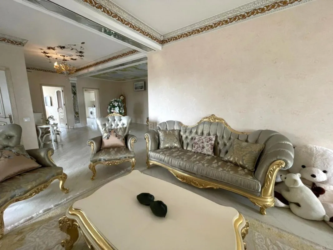 Satılır 3 otaqlı mənzil 214 m²