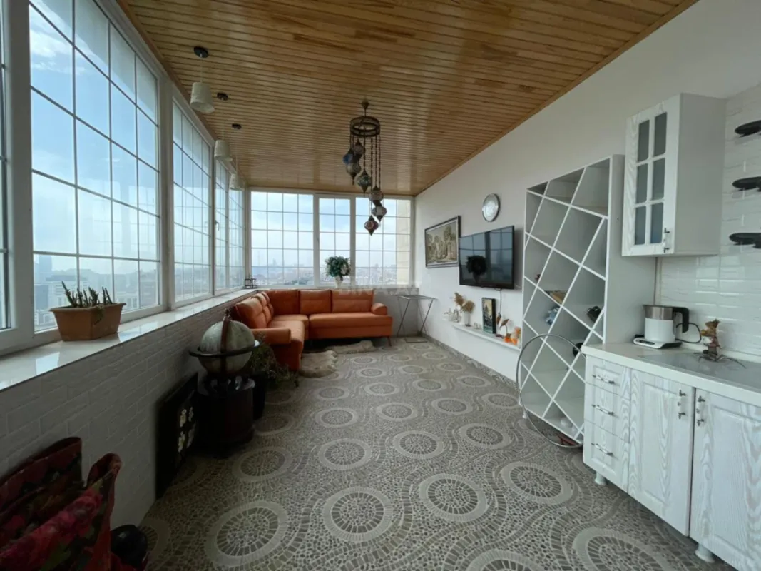 Satılır 3 otaqlı mənzil 214 m²