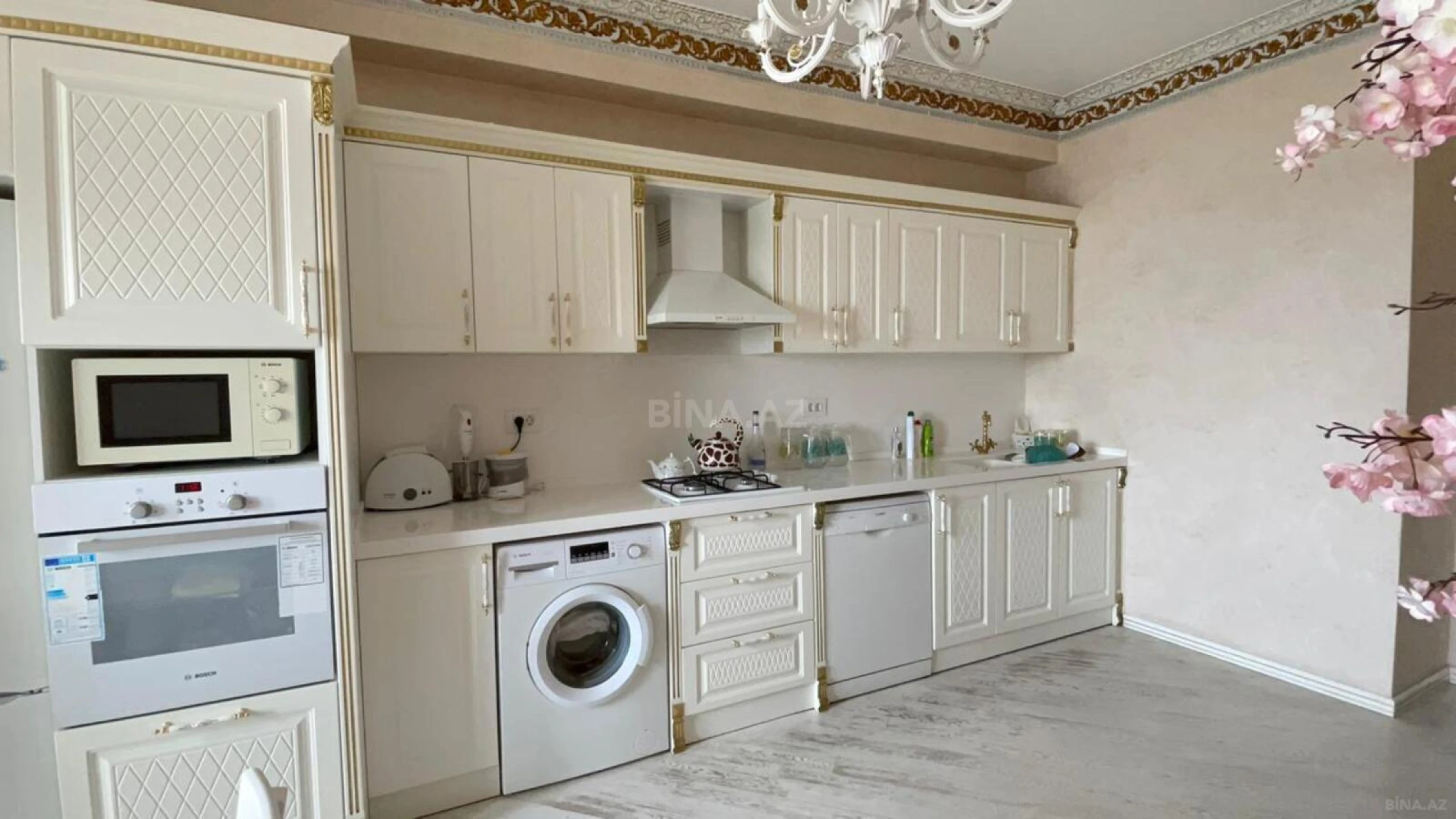 Satılır 3 otaqlı mənzil 214 m²