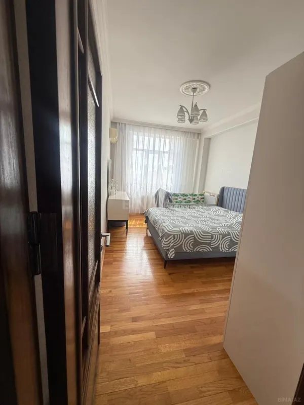 Satılır 3 otaqlı mənzil 110 m²