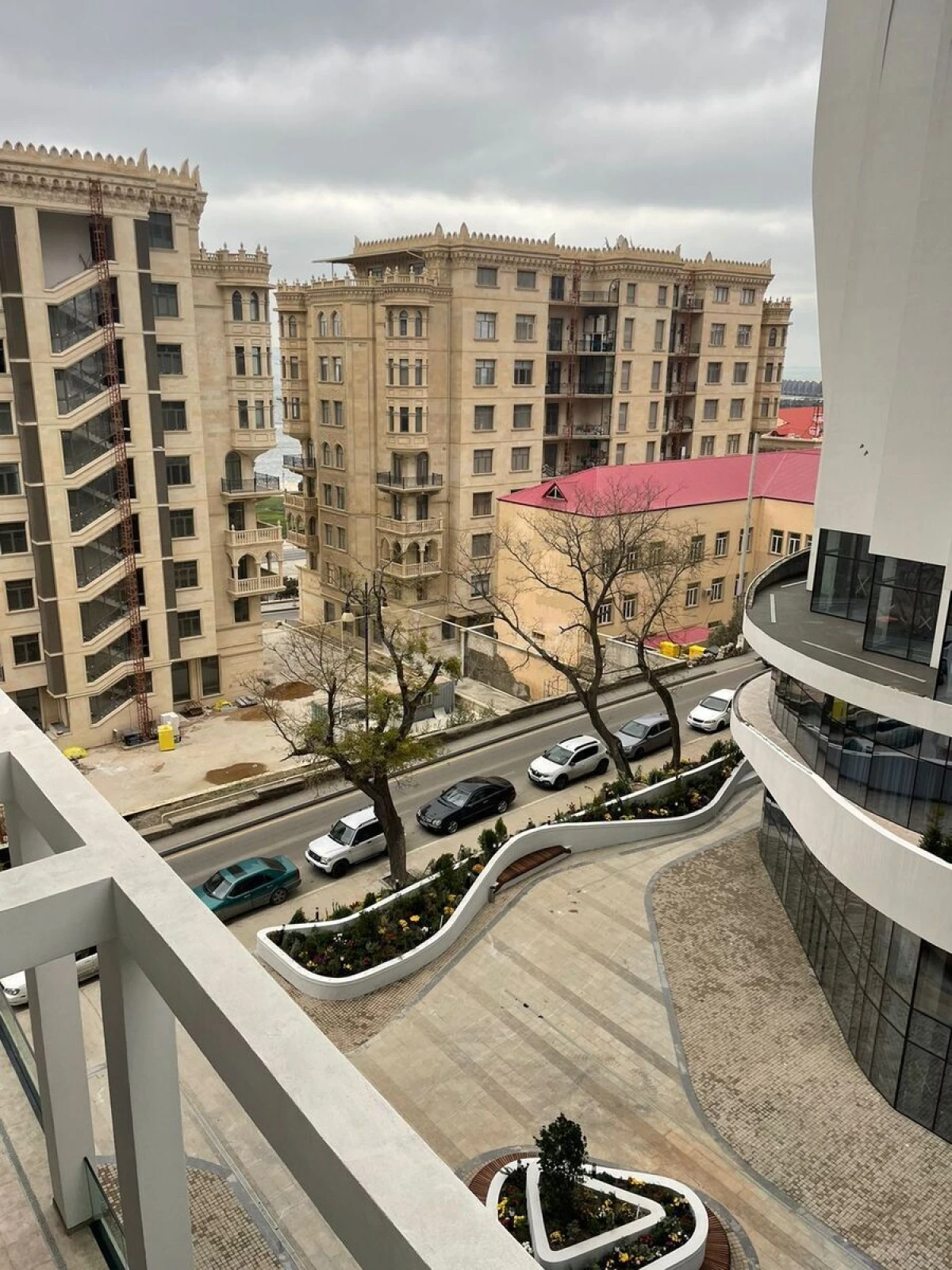 Satılır 2 otaqlı mənzil 82 m²