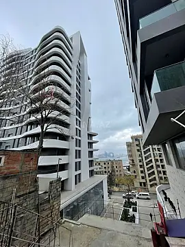Satılır 2 otaqlı mənzil 82 m²