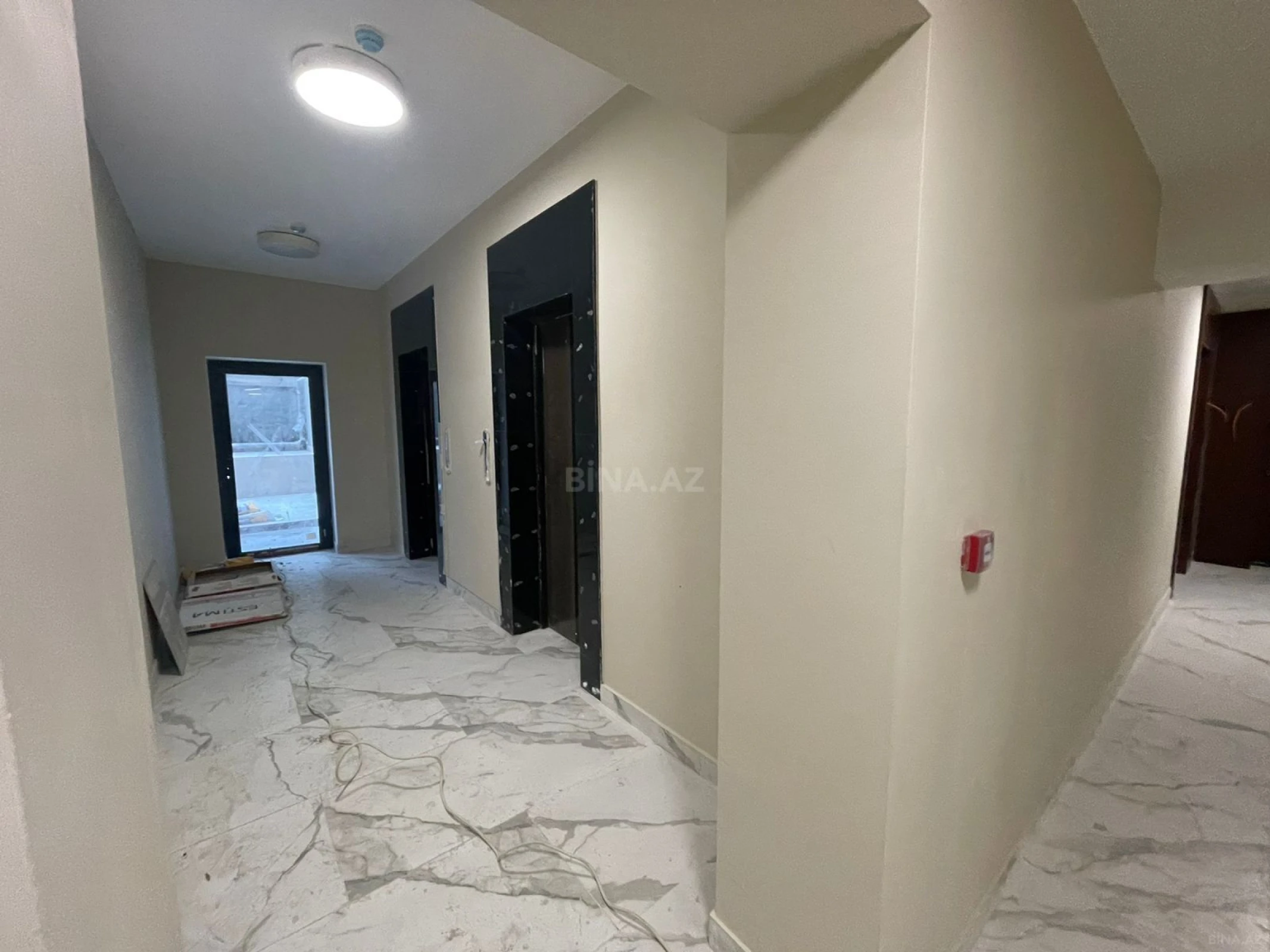Satılır 2 otaqlı mənzil 82 m²