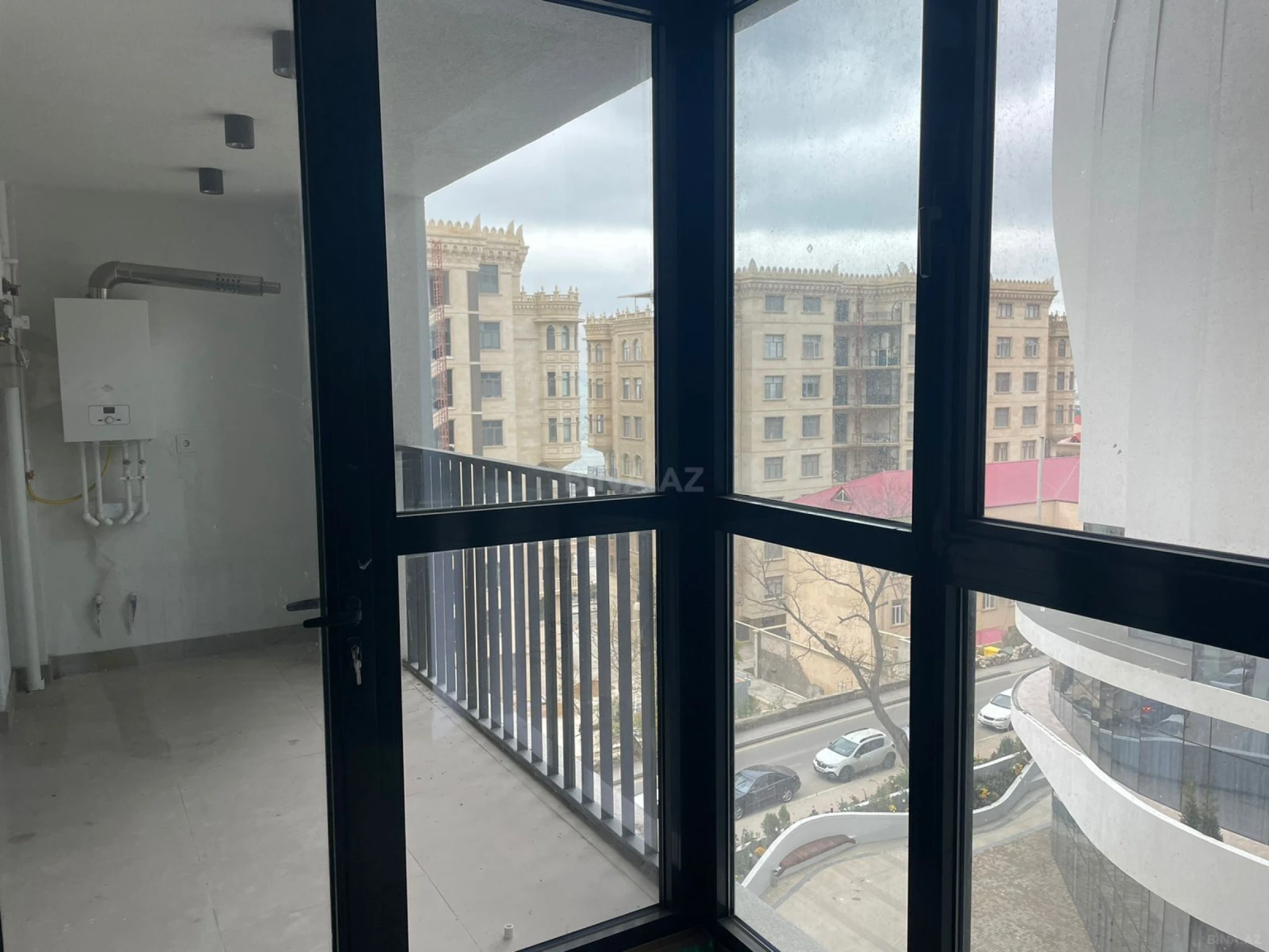 Satılır 2 otaqlı mənzil 82 m²