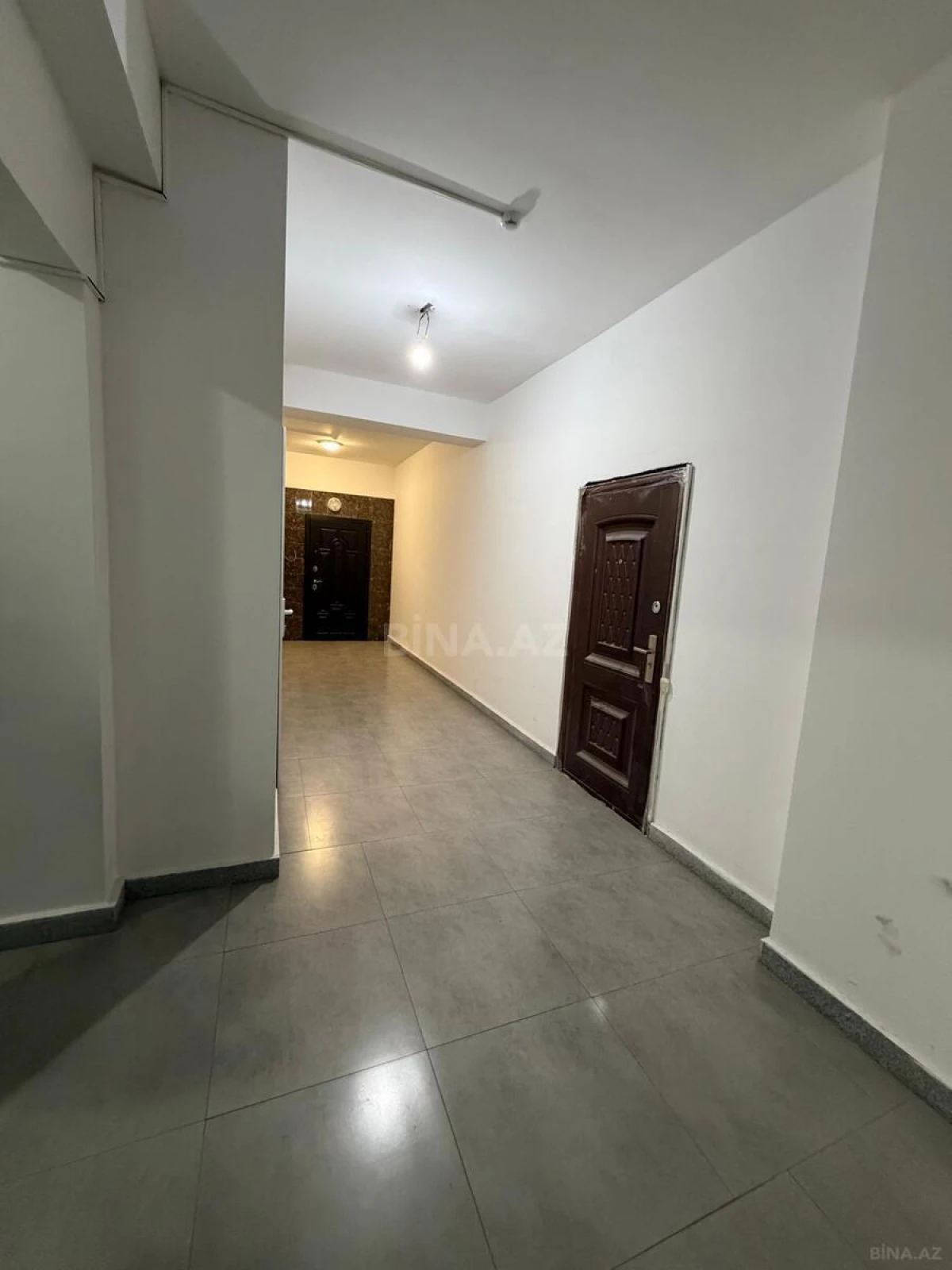 Satılır 2 otaqlı mənzil 106 m²