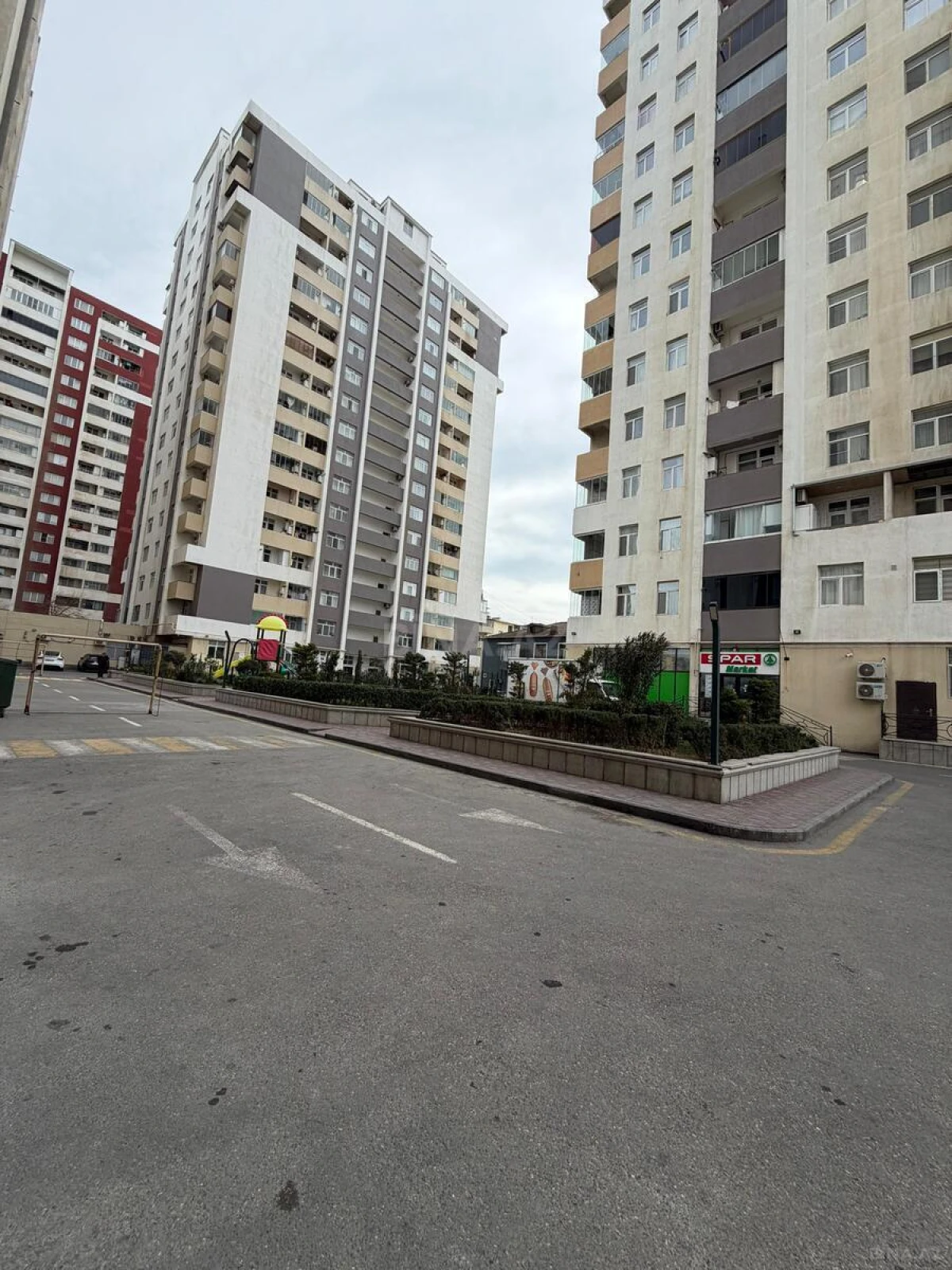 Satılır 2 otaqlı mənzil 106 m²
