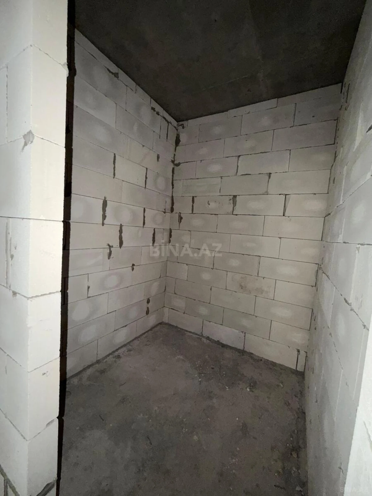 Satılır 2 otaqlı mənzil 106 m²