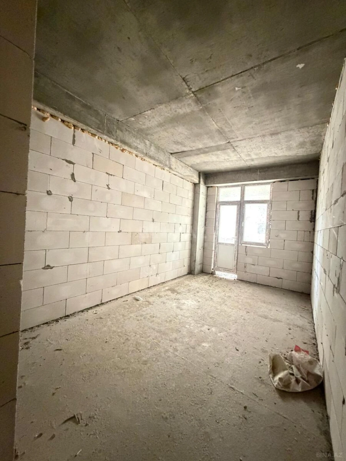 Satılır 2 otaqlı mənzil 106 m²