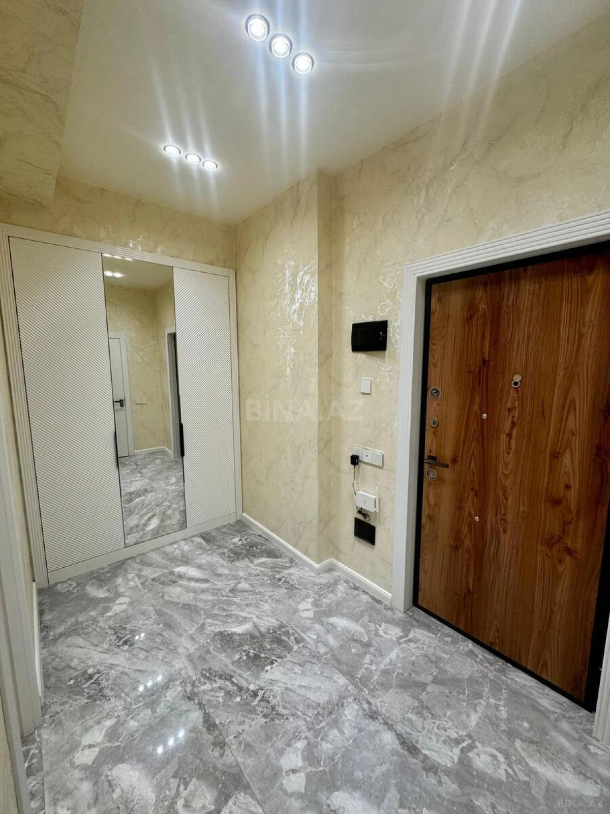 Satılır 2 otaqlı mənzil 55 m²