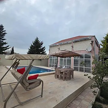 Kirayə verilir 8 otaqlı həyət evi 240 m²