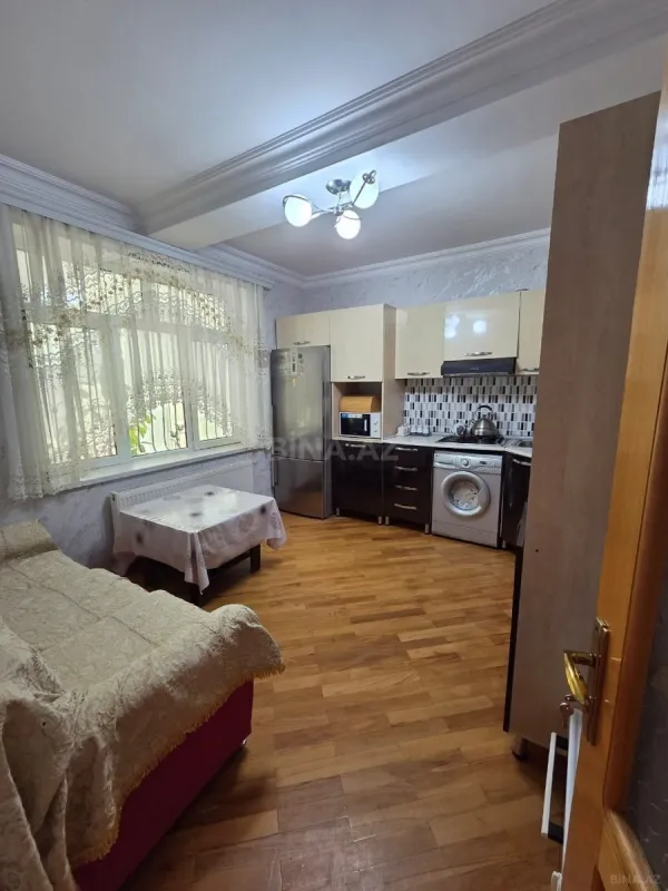 Kirayə verilir 8 otaqlı həyət evi 240 m²