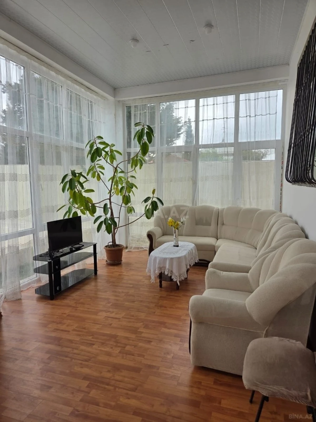 Kirayə verilir 8 otaqlı həyət evi 240 m²