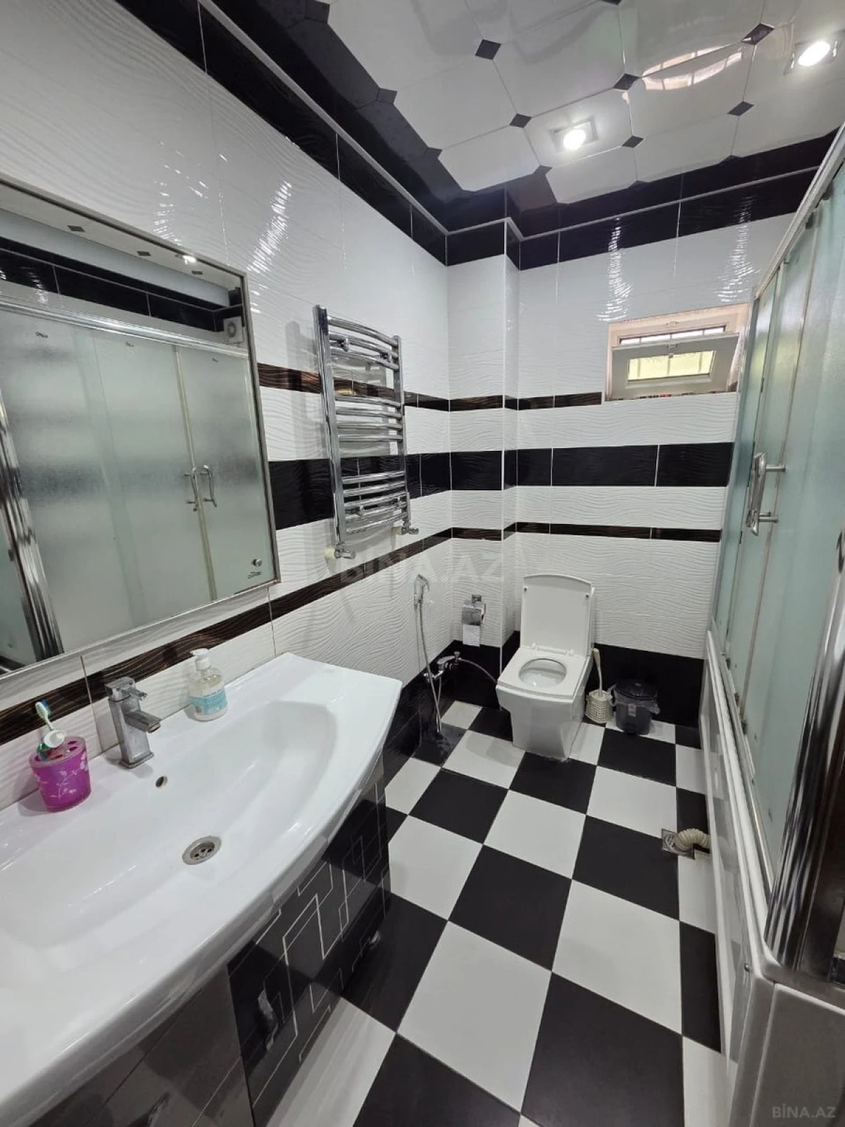 Kirayə verilir 8 otaqlı həyət evi 240 m²