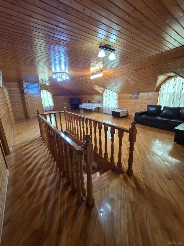 Kirayə verilir 8 otaqlı həyət evi 240 m²