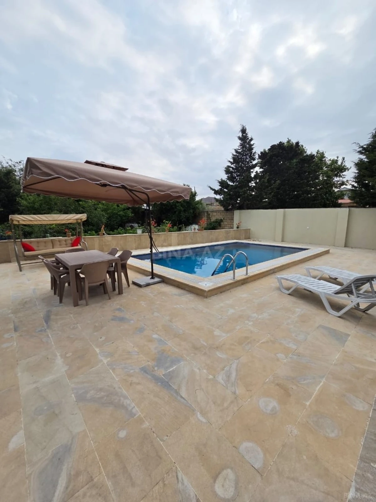 Kirayə verilir 8 otaqlı həyət evi 240 m²