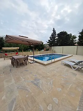 Kirayə verilir 8 otaqlı həyət evi 240 m²