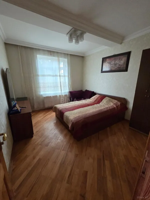 Kirayə verilir 8 otaqlı həyət evi 240 m²