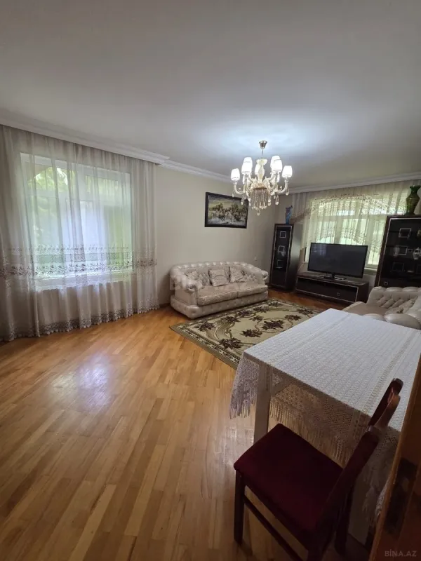 Kirayə verilir 8 otaqlı həyət evi 240 m²