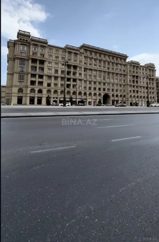 Satılır 4 otaqlı mənzil 115 m²