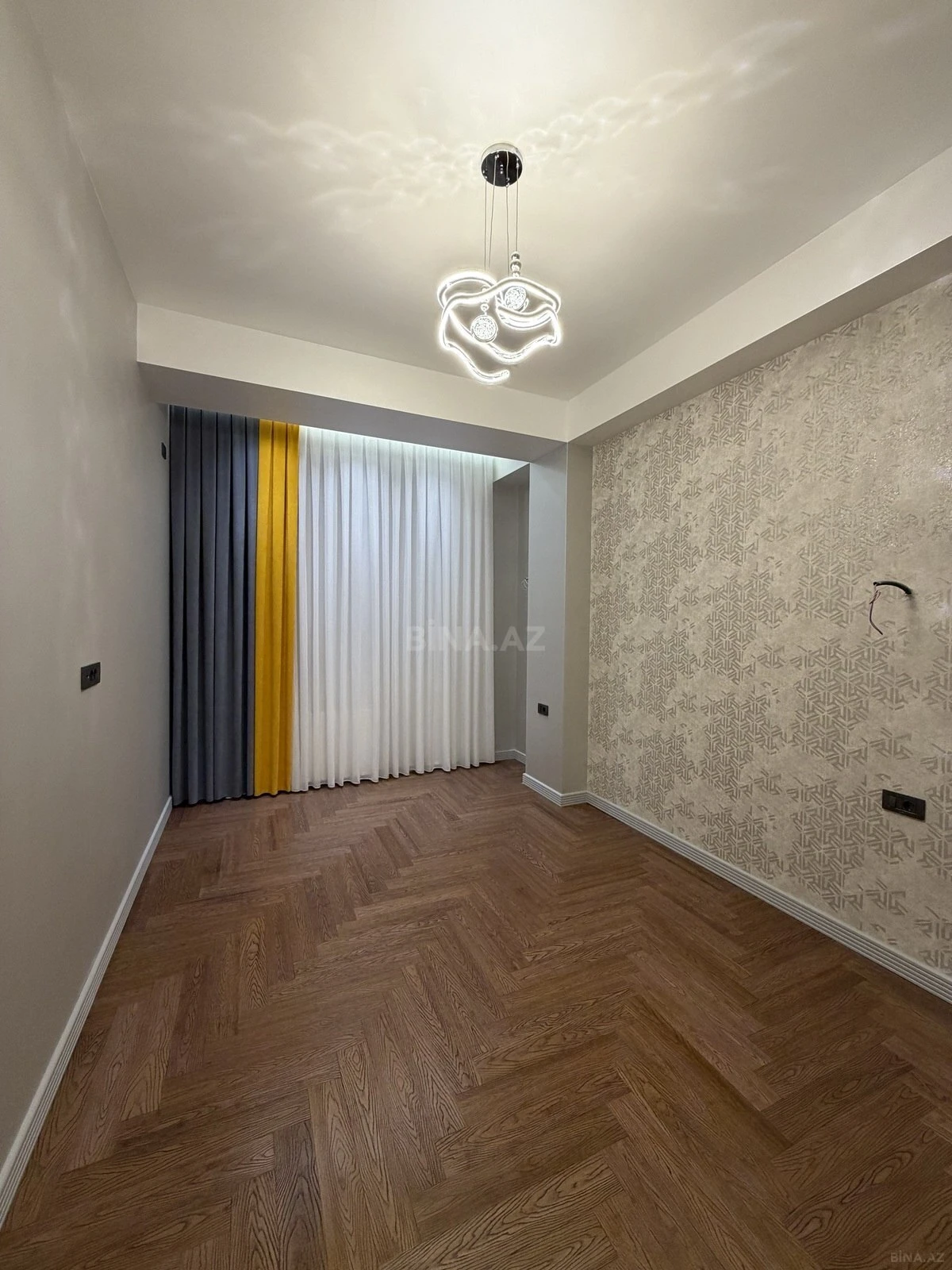 Satılır 3 otaqlı mənzil 140 m²