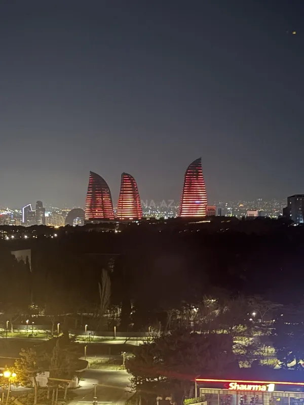 Satılır 3 otaqlı mənzil 140 m²