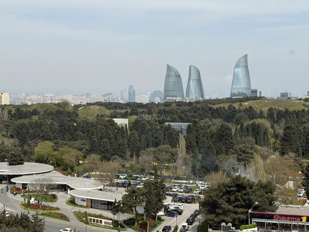 Satılır 3 otaqlı mənzil 140 m²